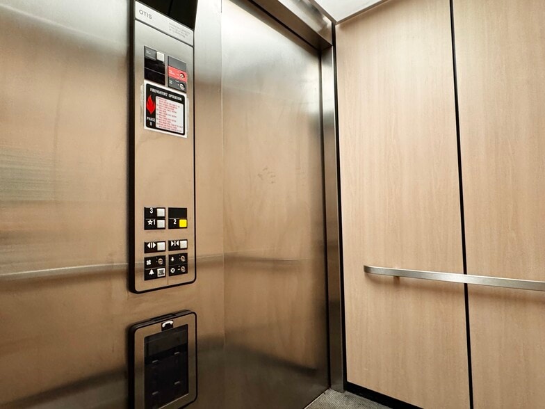 More Photos Of 684 Berkmar Cir, Charlottesville Office For Lease