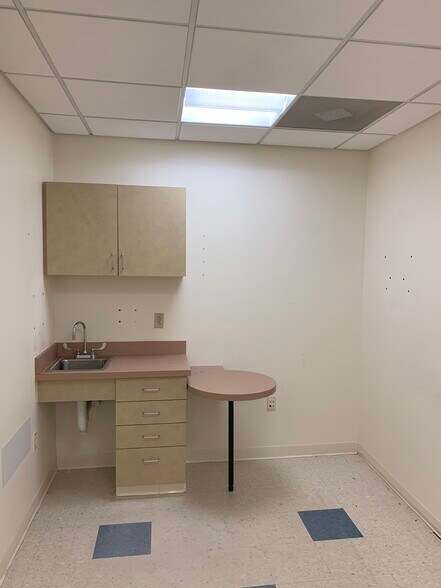 More Photos Of 208 Kevin Ln, Brodheadsville Medical For Lease