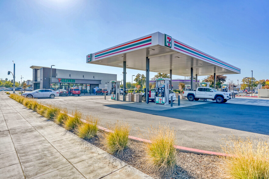 Primary Photo Of 2020 W Shaw Ave, Fresno Convenience Store For Sale