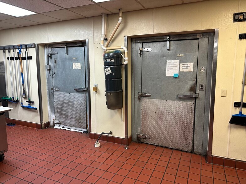 More Photos Of 2010 Overland Ave, Billings Restaurant For Sale