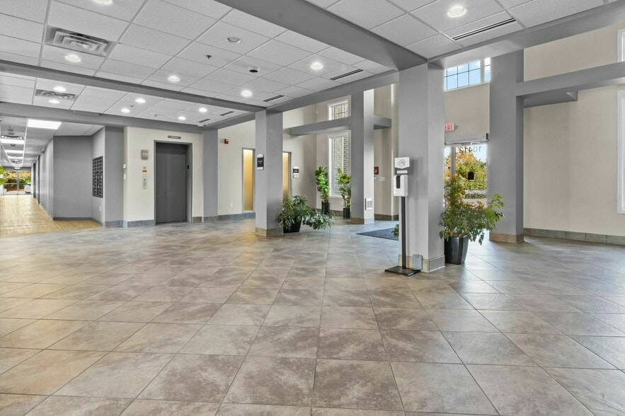 More Photos Of 10412 Allisonville Rd, Fishers Office For Sale