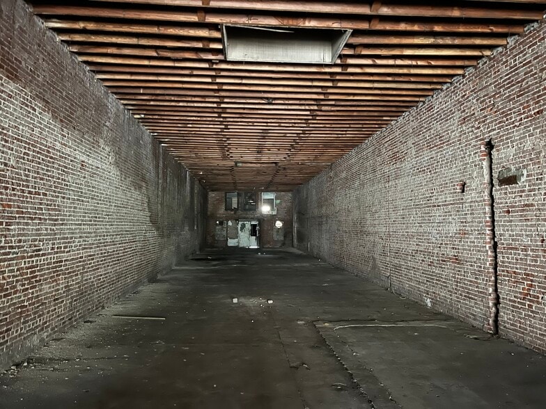 More Photos Of 2013 5th Ave N, Birmingham Restaurant For Lease