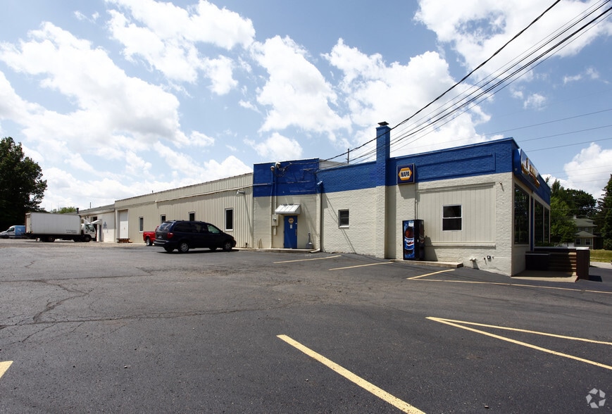 More Photos Of 1709 Lincoln Way E, Massillon Warehouse For Lease