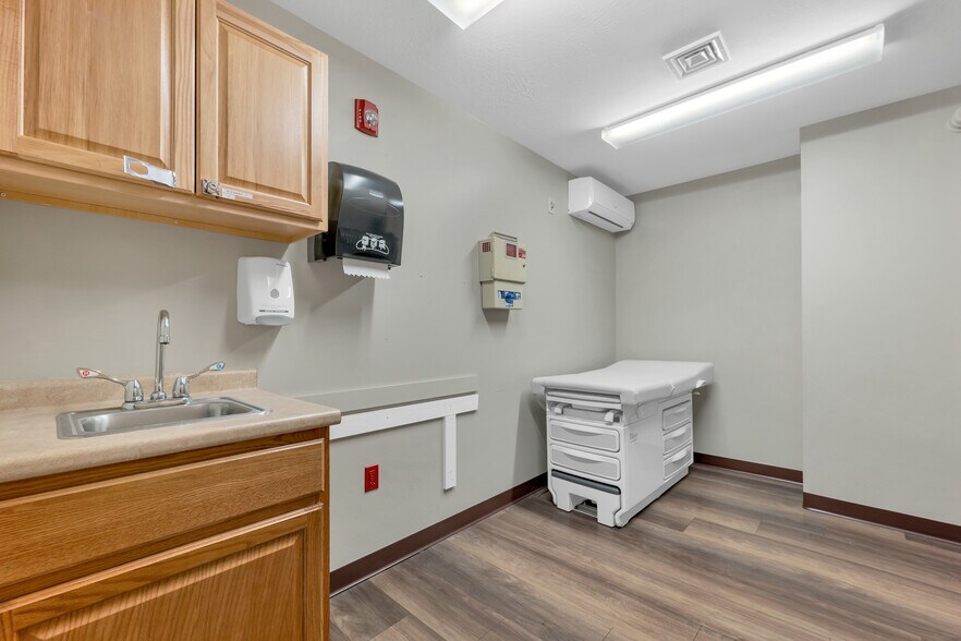 More Photos Of 1 Mound Ct, Merrimack Medical For Sale