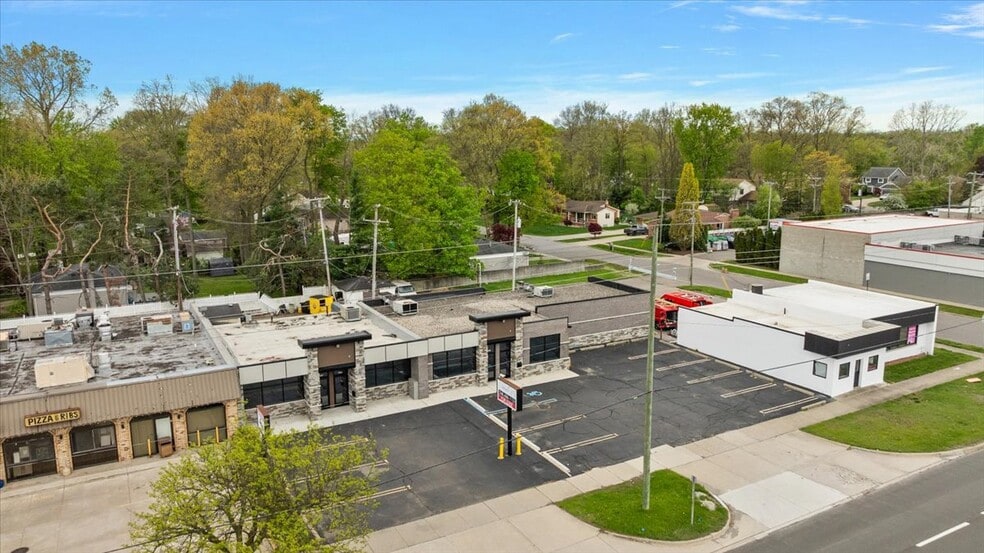 More Photos Of 33535-33537 7 Mile Rd, Livonia Freestanding For Lease