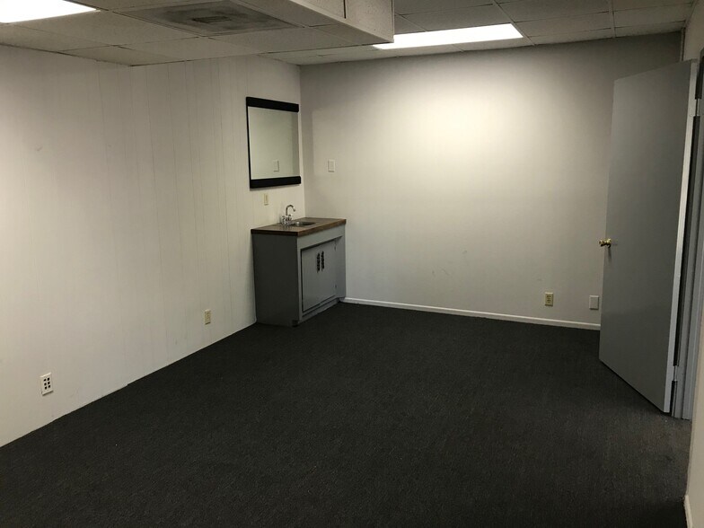 More Photos Of 11562-11590 Trask Ave, Garden Grove Flex For Lease