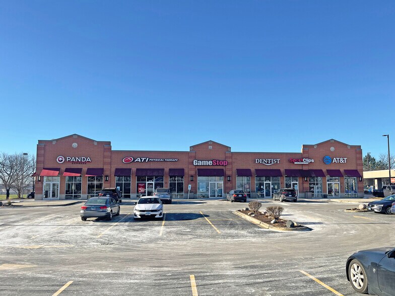 More Photos Of 27 S Western Ave, Carpentersville Unknown For Lease