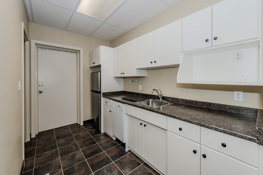 More Photos Of 90 Earl Martin Dr, Woolwich Medical For Lease