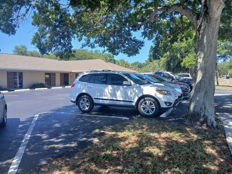 More Photos Of 5290 Seminole Blvd, Saint Petersburg Office For Sale