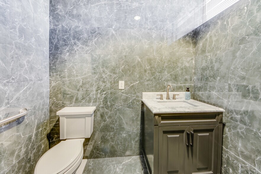 More Photos Of 2700 N Berkeley Lake Rd, Duluth Office For Sale