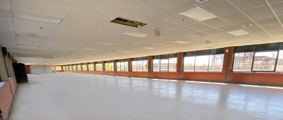 More Photos Of 304 Bishop Ave, Bridgeport Manufacturing For Lease