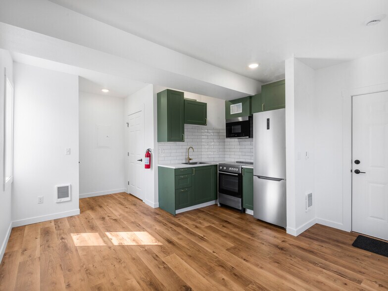 More Photos Of 525 SW 4th Ave, Canby Apartments For Sale