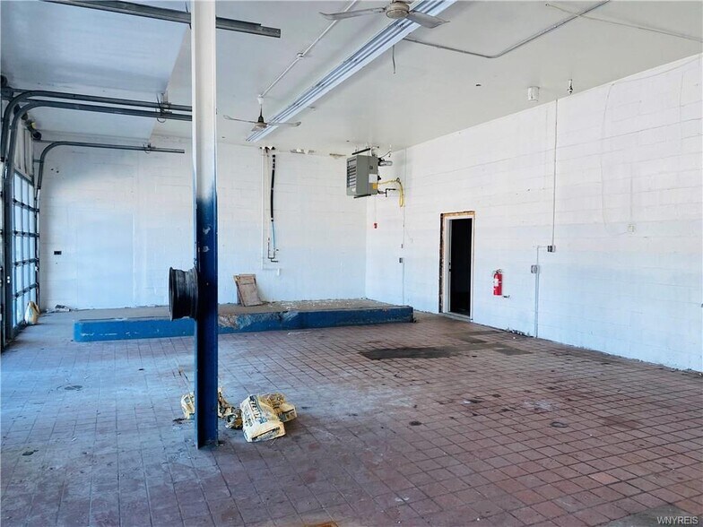 More Photos Of 1212 Abbott Rd, Buffalo Auto Dealership For Lease