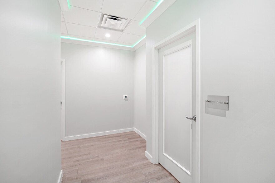 More Photos Of 550 Heights Blvd, Houston Freestanding For Lease