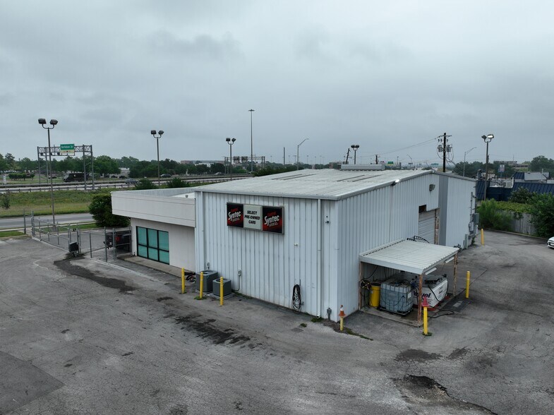 More Photos Of 6415 E US HWY 290, Austin Showroom For Lease