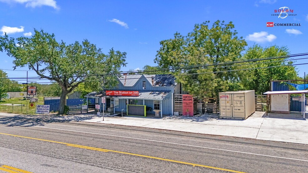 More Photos Of 23699-23737 W US Highway 290, Harper Storefront For Sale