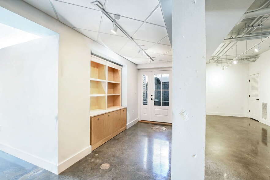 More Photos Of 1 Johnny Cake Hill, New Bedford Storefront Retail Office For Lease