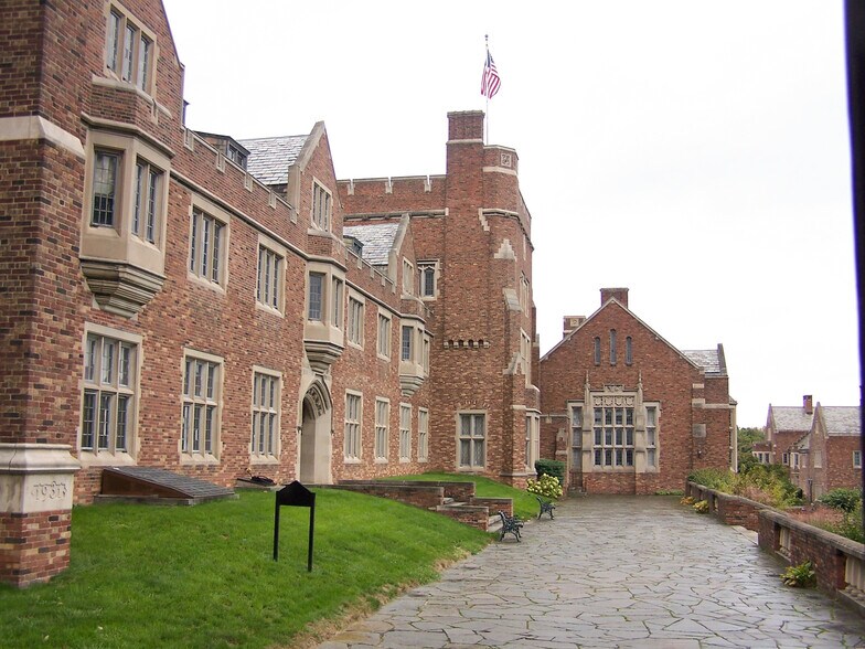 More Photos Of 1100 Goodman St S, Rochester Schools For Lease