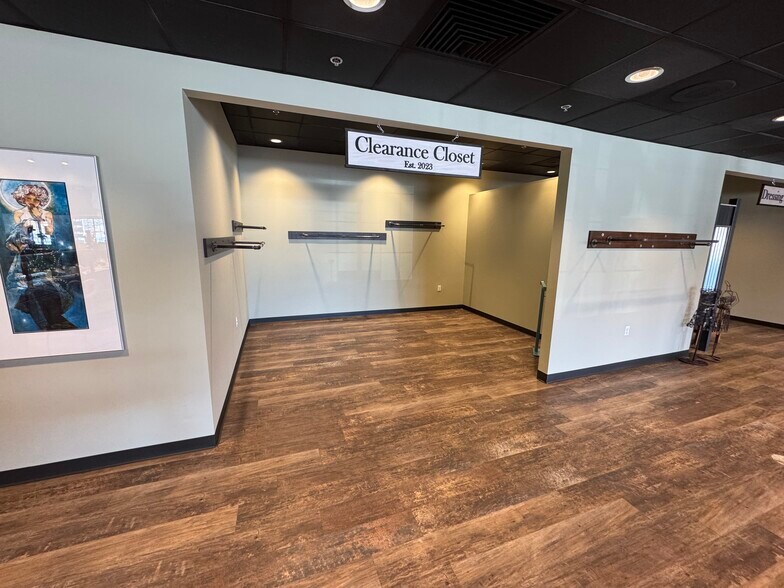 More Photos Of 2030 Main St, Batavia Freestanding For Lease