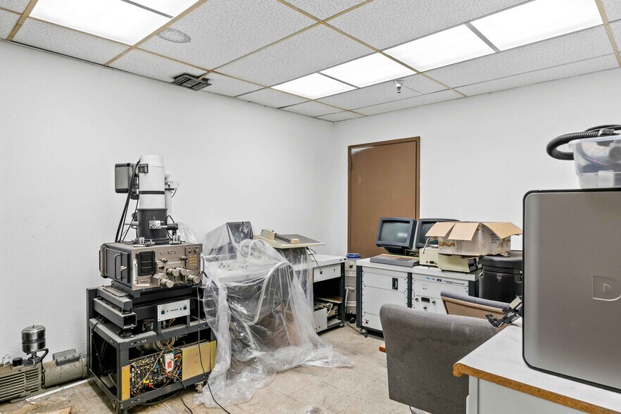 More Photos Of 9036 Winnetka Ave, Northridge Loft Creative Space For Lease