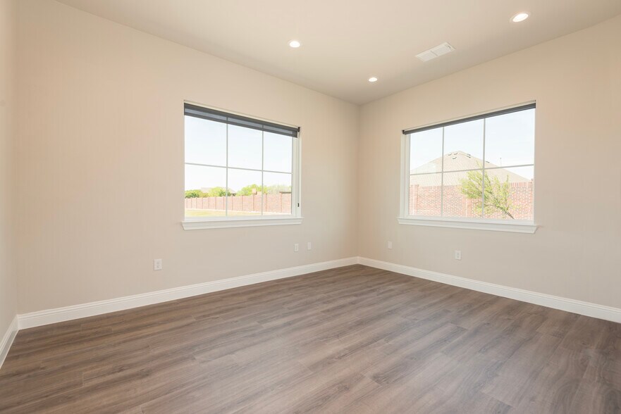 More Photos Of 2601 Little Elm Pkwy, Little Elm Office For Sale