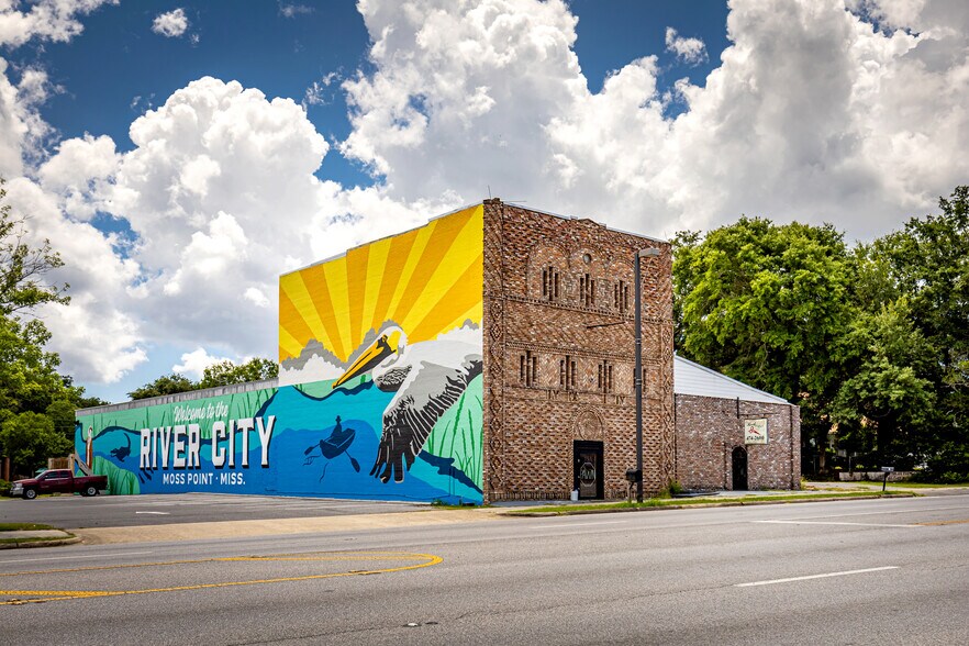 More Photos Of 4914 Main St, Moss Point Storefront For Sale