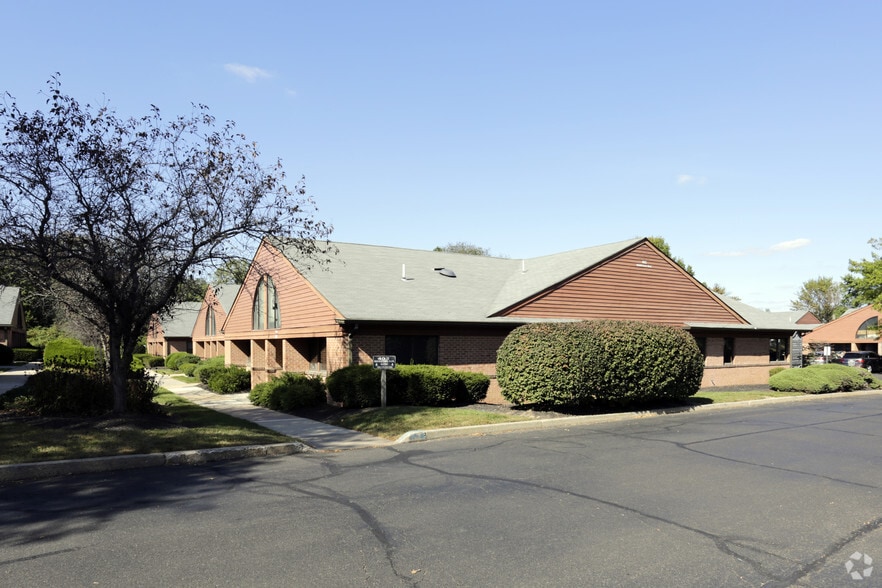 Primary Photo Of 402 Middletown Blvd, Langhorne Medical For Lease