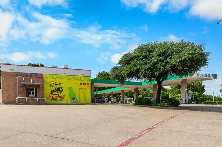 More Photos Of 2002 State Highway 66, Garland Service Station For Sale