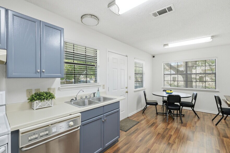 More Photos Of 403 W Anderson Ave, Round Rock Loft Creative Space For Sale