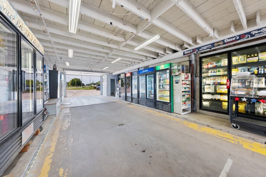 More Photos Of 7697 E Harbor Rd, Lakeside Marblehead Convenience Store For Sale