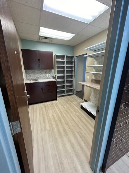 More Photos Of 96 Integrity Dr, Hebron Medical For Lease