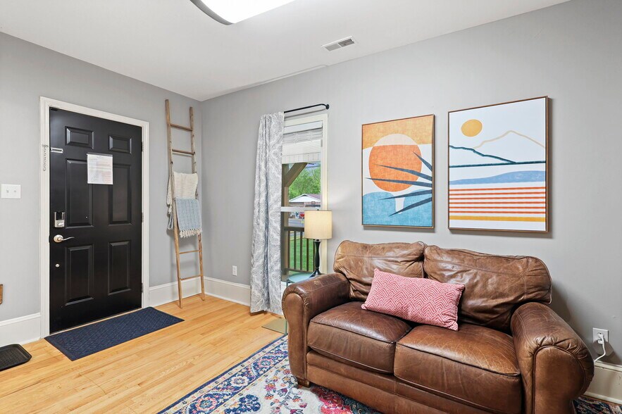 More Photos Of 100 S Railroad Ave, Damascus Apartments For Sale