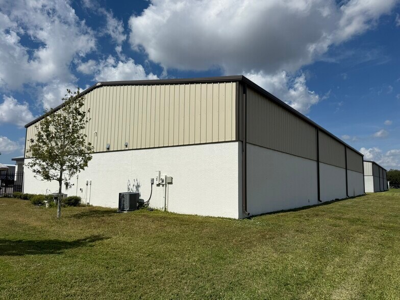 More Photos Of 6860 28th St Cir, Sarasota Warehouse For Sale