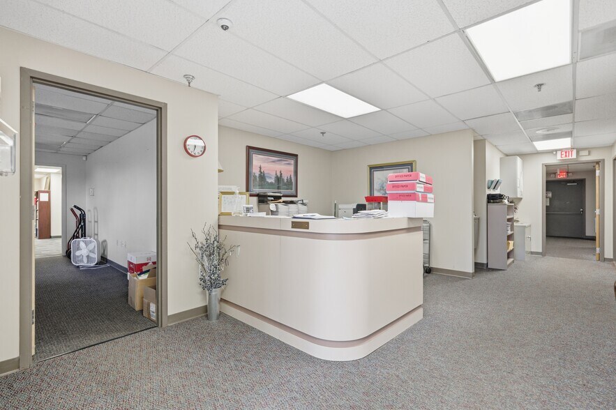 More Photos Of 3001 Lake Brook Blvd, Knoxville Office For Sale
