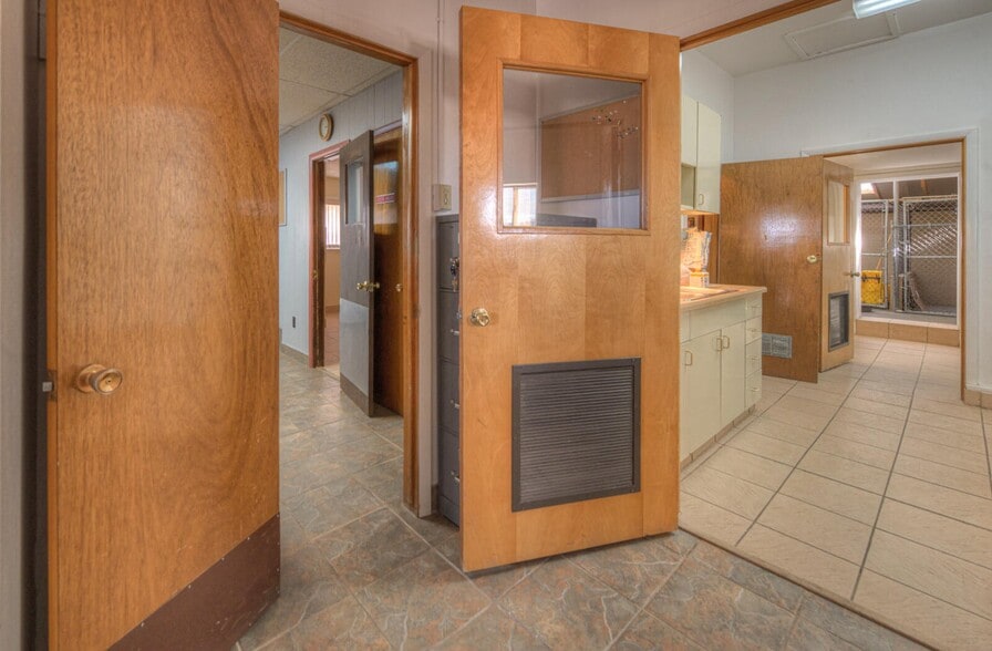 More Photos Of 22540 Us Highway 160, Walsenburg Veterinarian Kennel For Sale