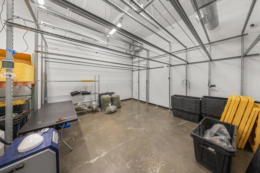 More Photos Of 44211 Yucca Ave, Lancaster Warehouse For Sale