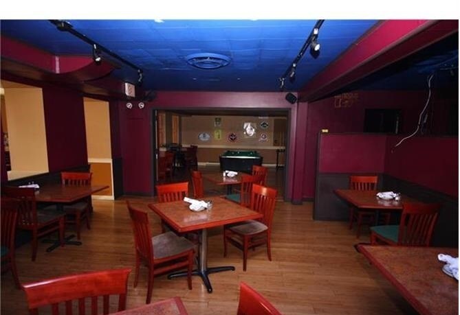 More Photos Of 194-198 Main St, Emmaus Restaurant For Lease
