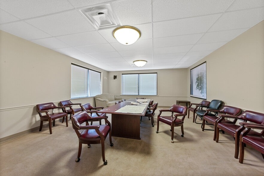 More Photos Of 1004 Glenview Dr, Glasgow Medical For Sale