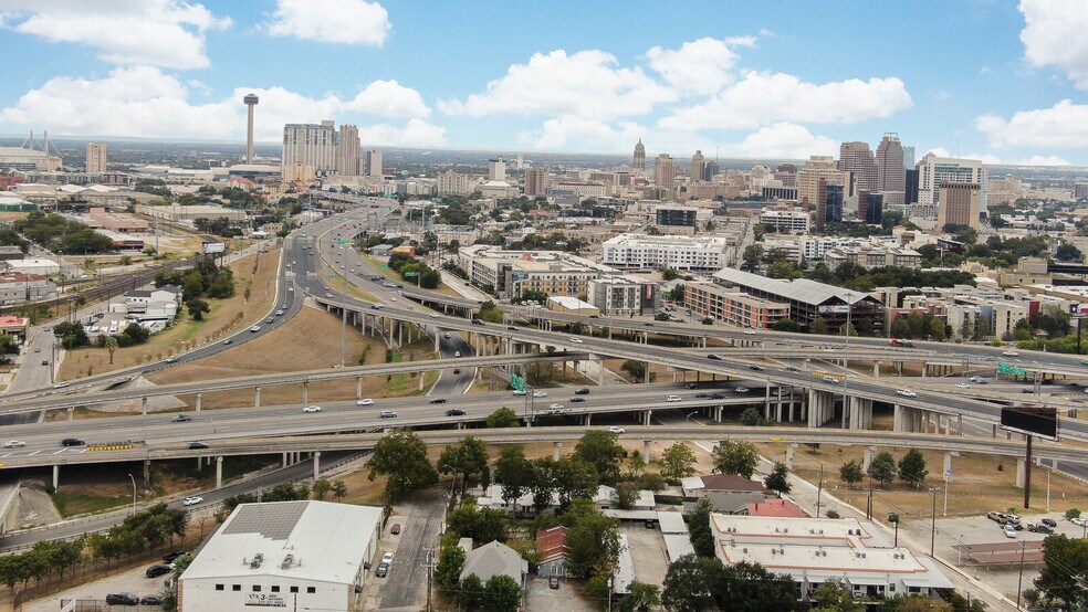 More Photos Of 224 Casa Blanca, San Antonio Office For Lease