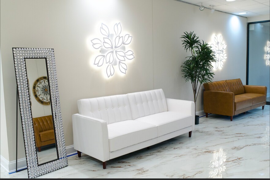 More Photos Of 1350 Lake St, Roselle Office For Lease