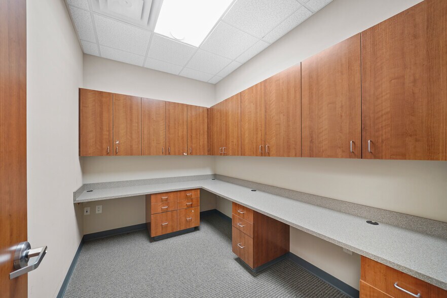 More Photos Of 1208 Highway 6, Sugar Land Medical For Lease