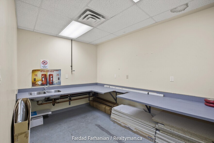 More Photos Of 42 Cardico Dr, Whitchurch-Stouffville Warehouse For Lease