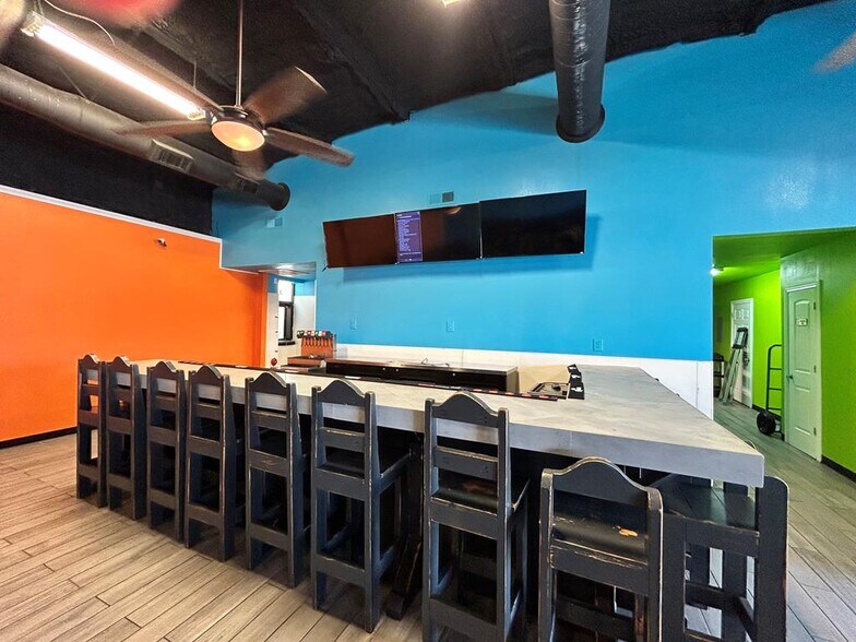 More Photos Of 1613 W Broadway St, Andrews General Retail For Sale