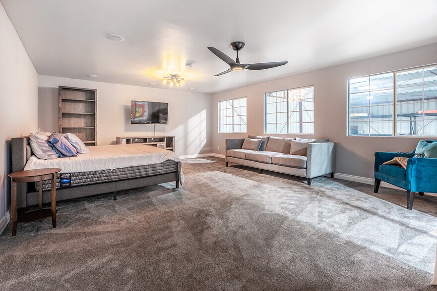 More Photos Of 8626 Gibbs Dr, San Diego Airplane Hangar For Sale