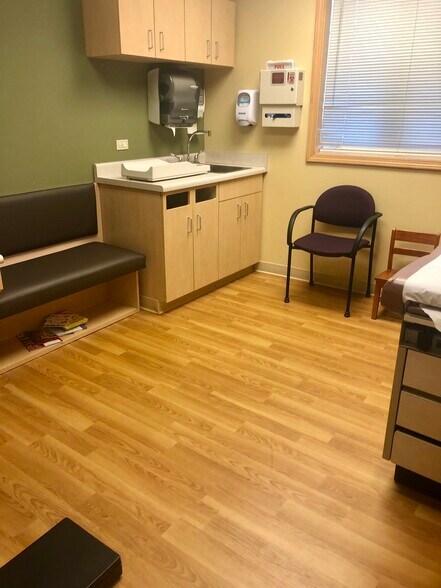 More Photos Of 16621 107th St, Orland Park Office For Sale