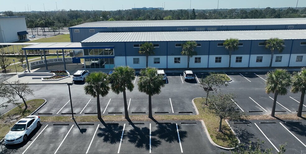 More Photos Of 201 Triple Diamond Blvd, North Venice Warehouse For Lease