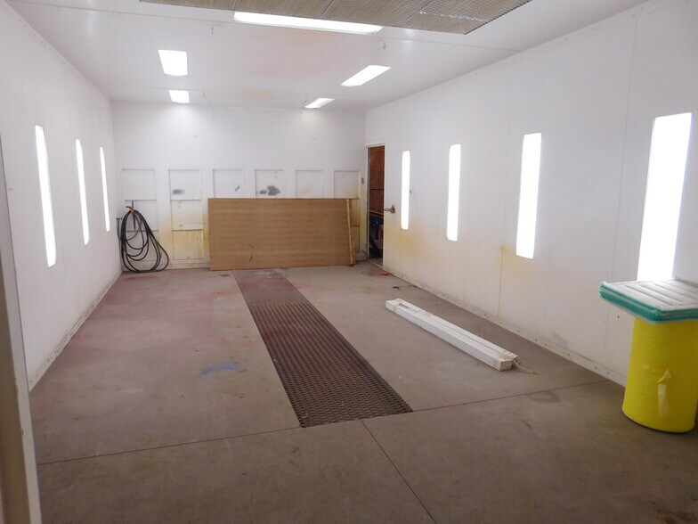 More Photos Of 109 N Harrison St, Leesburg Warehouse For Sale