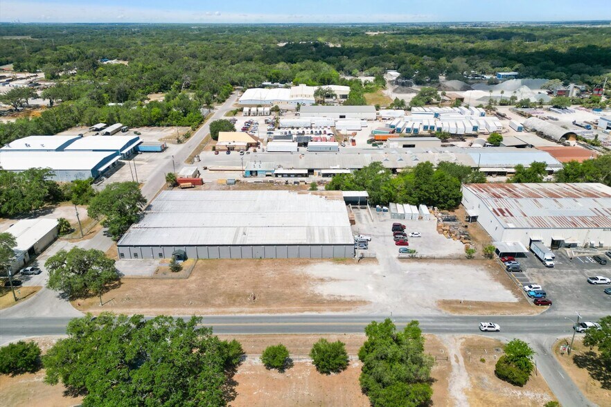 More Photos Of 1103 Thomas Ave, Leesburg Warehouse For Lease