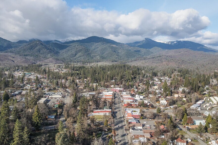 More Photos Of 790 Main St, Weaverville Restaurant For Sale