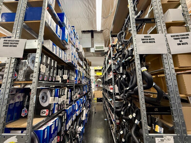 More Photos Of 17401 SE McLoughlin Blvd, Milwaukie Freestanding For Lease